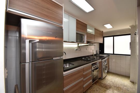 Cozinha de apartamento para alugar com 2 quartos, 89m² em Mercês, Curitiba