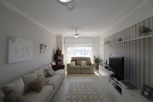 Sala 2 de casa à venda com 6 quartos, 990m² em Vila Jardim, Porto Alegre