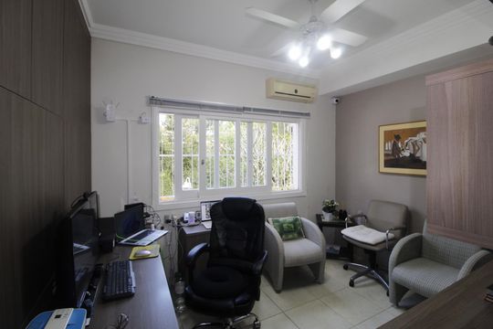 Escritório de casa à venda com 6 quartos, 990m² em Vila Jardim, Porto Alegre