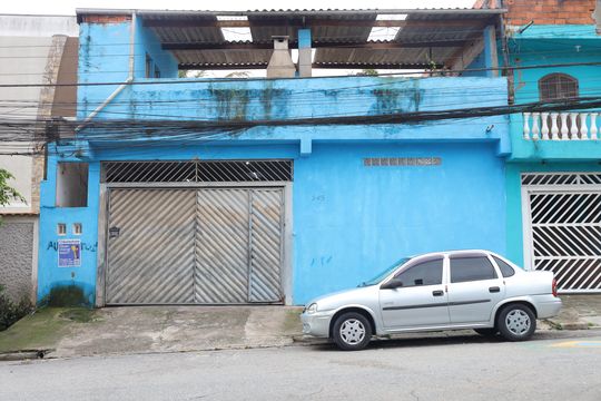 Placa grande instalada na fachada do imóvel - Sem código da placa ( somente For Hibrido SP) de casa à venda com 4 quartos, 170m² em Cidade Antônio Estêvão de Carvalho, São Paulo