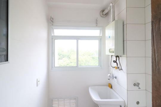 Área de Serviço de apartamento para alugar com 2 quartos, 57m² em Umuarama, Osasco