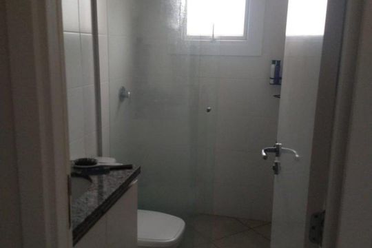 Banheiro 2 de apartamento para alugar com 2 quartos, 65m² em Santo Antônio, Porto Alegre