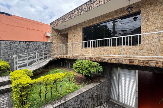 Garagem de casa para alugar com 3 quartos, 375m² em Vila Metalúrgica, Santo André
