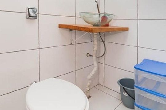 Banheiro de apartamento para alugar com 1 quarto, 36m² em Santa Maria Goretti, Porto Alegre