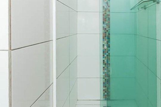 Banheiro de apartamento para alugar com 1 quarto, 36m² em Santa Maria Goretti, Porto Alegre
