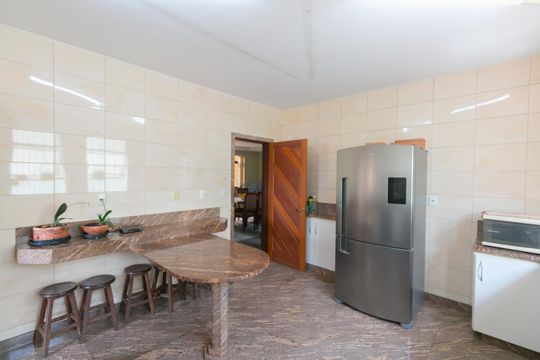 Casa à venda com 4 quartos, 470m² em Itapoã, Belo Horizonte