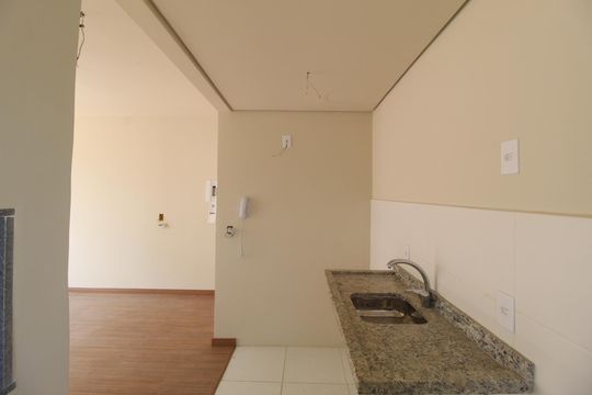 Cozinha de apartamento à venda com 2 quartos, 50m² em Parque Santa Fé, Porto Alegre