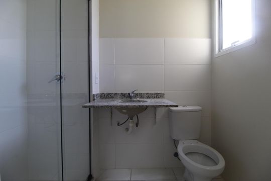 Banheiro Social de apartamento à venda com 2 quartos, 50m² em Parque Santa Fé, Porto Alegre