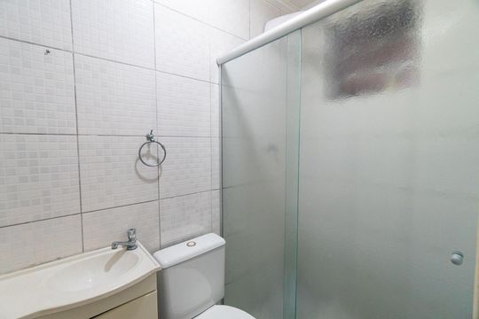 Banheiro da Suíte de casa para alugar com 2 quartos, 105m² em Jardim Oriental, São Paulo