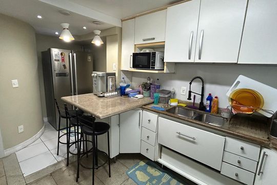 Cozinha de casa de condomínio para alugar com 6 quartos, 211m² em Barra da Tijuca, Rio de Janeiro