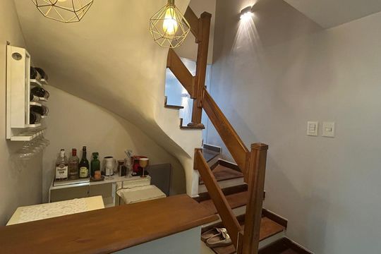 Sala de casa de condomínio para alugar com 6 quartos, 211m² em Barra da Tijuca, Rio de Janeiro