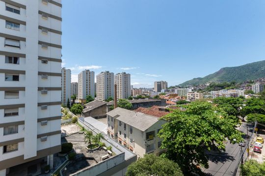 Vista de apartamento à venda com 3 quartos, 210m² em Grajaú, Rio de Janeiro