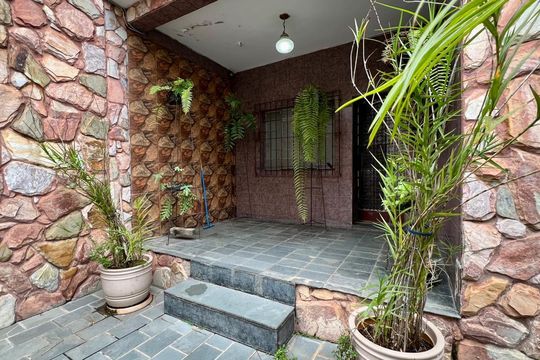 fachada de casa à venda com 3 quartos, 360m² em Nova Vista, Belo Horizonte