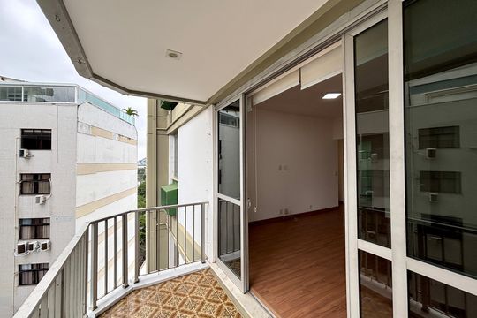 Varanda da sala de apartamento para alugar com 3 quartos, 115m² em Leblon, Rio de Janeiro