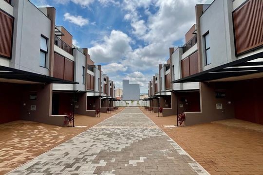 Fachada de casa de condomínio à venda com 4 quartos, 158m² em Parque Taquaral, Campinas
