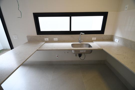 Cozinha de casa de condomínio à venda com 3 quartos, 158m² em Parque Taquaral, Campinas