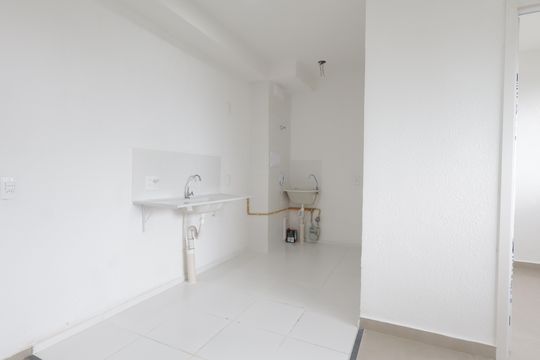 Cozinha de apartamento à venda com 2 quartos, 32m² em Vila Suzana, São Paulo