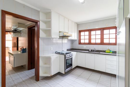 Cozinha de casa à venda com 3 quartos, 200m² em Vila Suzana, São Paulo