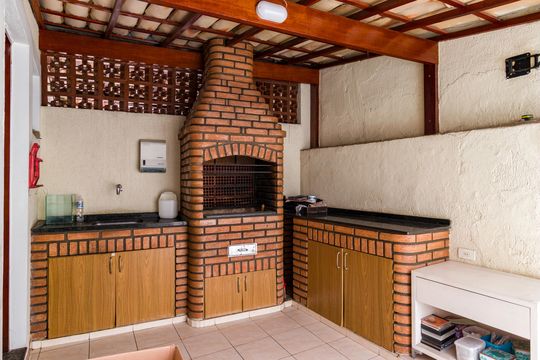 Área comum de casa à venda com 3 quartos, 200m² em Vila Suzana, São Paulo