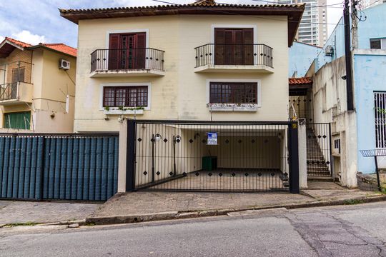 Fachada de casa à venda com 3 quartos, 200m² em Vila Suzana, São Paulo