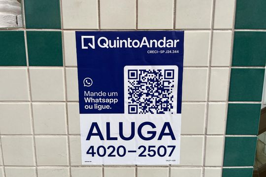 Placa instalada de apartamento para alugar com 2 quartos, 69m² em Embaré, Santos