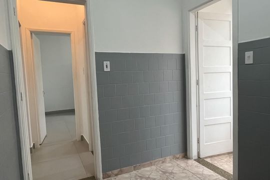 Cozinha de apartamento para alugar com 2 quartos, 69m² em Embaré, Santos