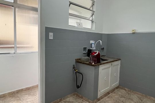 Cozinha de apartamento para alugar com 2 quartos, 69m² em Embaré, Santos