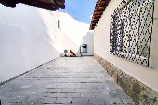 Quintal de casa à venda com 4 quartos, 420m² em Salgado Filho, Belo Horizonte