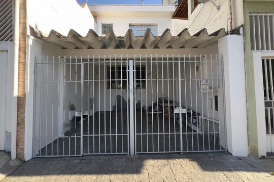 Casa à venda com 4 quartos, 270m² em Vila Roque, São Paulo