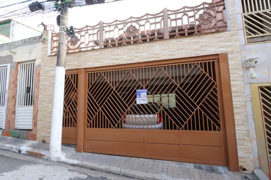 Fachada de casa à venda com 3 quartos, 240m² em Vila Rica, São Paulo