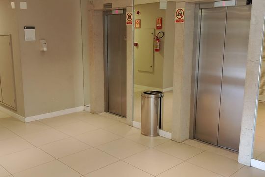Hall de apartamento para alugar com 2 quartos, 65m² em Glória, Porto Alegre