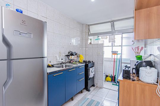 Cozinha de apartamento para alugar com 2 quartos, 47m² em Jardim do Tiro, São Paulo