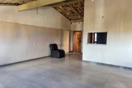 Casa à venda com 5 quartos, 262m² em Parque Xangri-Lá, Contagem
