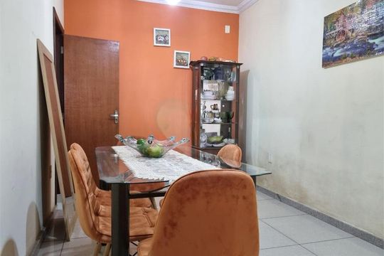 Casa à venda com 5 quartos, 262m² em Parque Xangri-Lá, Contagem