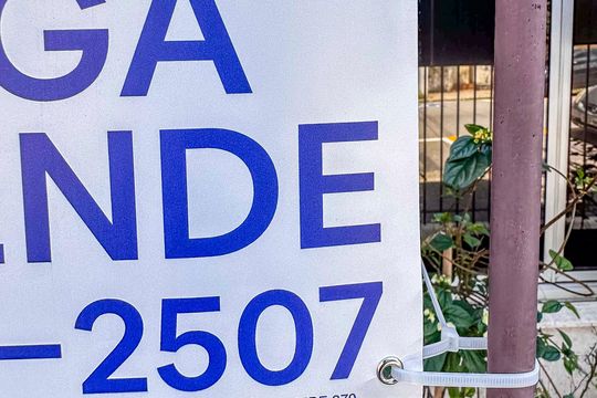 Placa Instalada na Fachada de casa para alugar com 3 quartos, 165m² em Vila Santa Teresa, Santo André