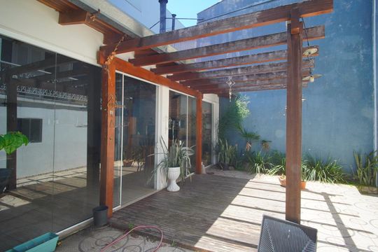 Quintal de casa para alugar com 6 quartos, 502m² em Chácara das Pedras, Porto Alegre