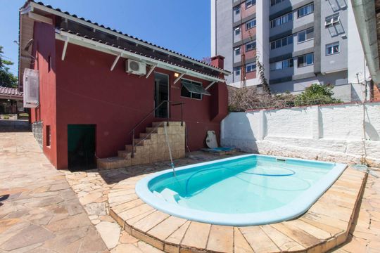 Quintal de casa à venda com 3 quartos, 300m² em Cristal, Porto Alegre
