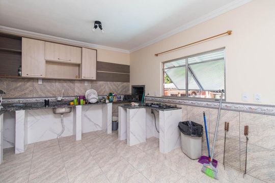 Cozinha de casa à venda com 3 quartos, 300m² em Cristal, Porto Alegre