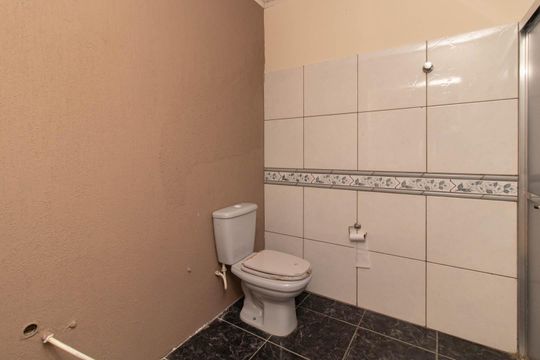 Banheiro da Suíte de casa à venda com 3 quartos, 300m² em Cristal, Porto Alegre