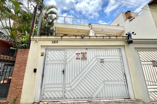 Fachada de casa à venda com 4 quartos, 270m² em Vila Clementino, São Paulo