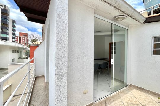 Área comum de casa à venda com 4 quartos, 270m² em Vila Clementino, São Paulo