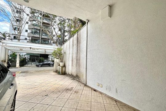 Garagem de casa à venda com 4 quartos, 270m² em Vila Clementino, São Paulo