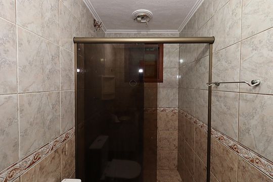 Banheiro da Área comum de casa à venda com 3 quartos, 192m² em Vl Sto Agostinho, Porto Alegre