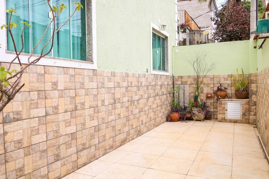 Garagem de casa à venda com 5 quartos, 180m² em Engenho de Dentro, Rio de Janeiro