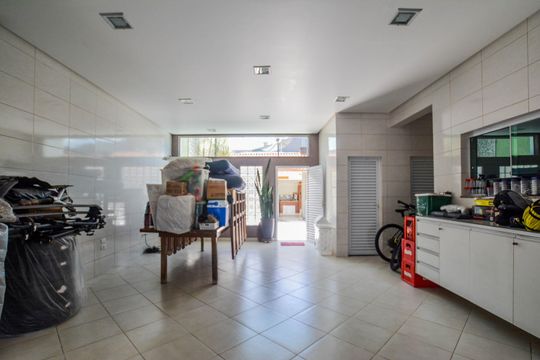 Garagem de casa à venda com 3 quartos, 440m² em Vila Pires, Santo André