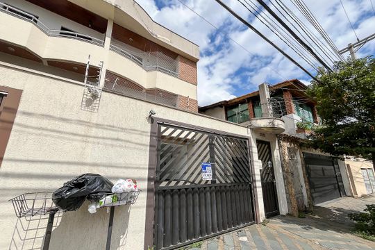 Fachada + plaquinha  de apartamento para alugar com 3 quartos, 86m² em Campestre, Santo André