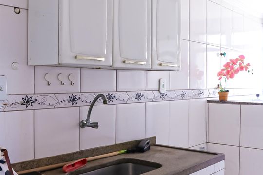 Cozinha de apartamento à venda com 2 quartos, 60m² em Tomás Coelho, Rio de Janeiro