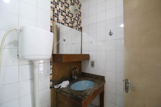 Banheiro social de apartamento à venda com 2 quartos, 51m² em Pechincha, Rio de Janeiro
