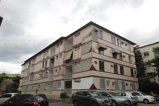 Fachada do bloco de apartamento à venda com 2 quartos, 51m² em Pechincha, Rio de Janeiro