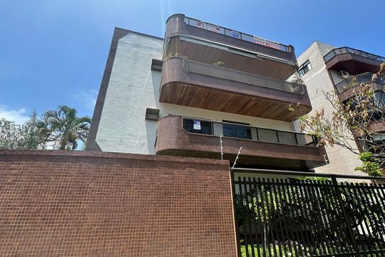 Plaquinha de apartamento para alugar com 4 quartos, 120m² em Recreio dos Bandeirantes, Rio de Janeiro